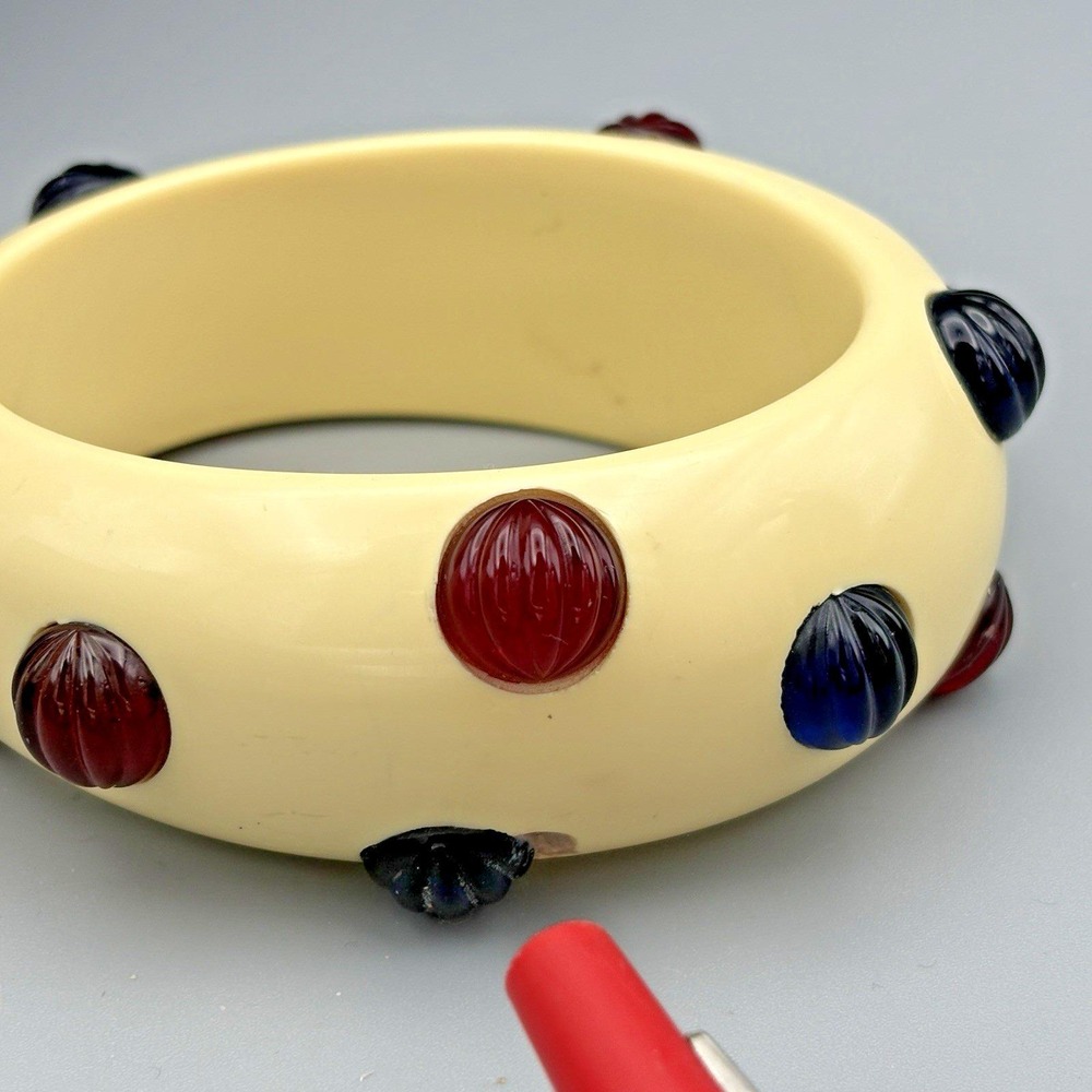 Vintage Kenneth J Lane KJL Chunky Bracelet Bangle Gripoix Stones Cream Blue Red - Picture 6 of 16